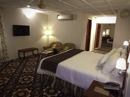 Caja de seguridad en la habitación, wifi gratis y ropa de cama 