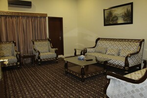 Executive Room | Living area | 32-inch LCD TV with cable channels, TV