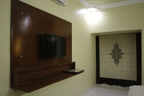 Room amenity - Kehkashan accomodation (Karachi)
