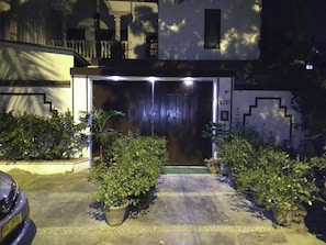 Property entrance - Cosy Vista Guest House (Karachi)