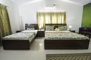 Standard Double Room | Minibar, in-room safe, desk, soundproofing