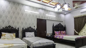 Deluxe Triple Room | In-room safe, soundproofing, free WiFi - Patel Residency (Karachi)