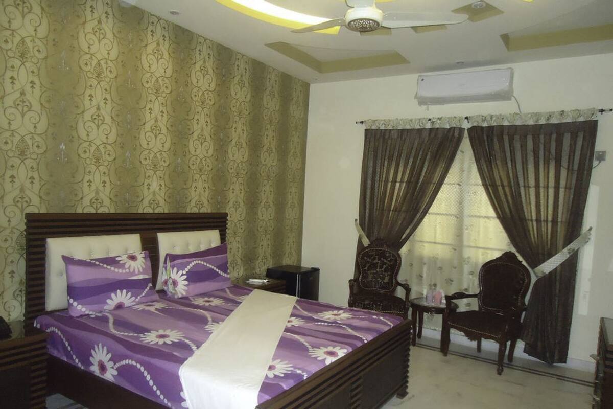 In-room safe, soundproofing, WiFi (free)