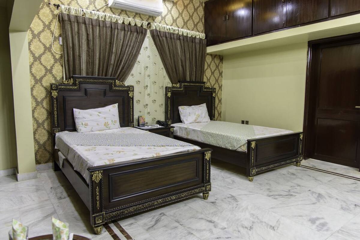 Deluxe Twin Room | In-room safe, soundproofing, WiFi (free)