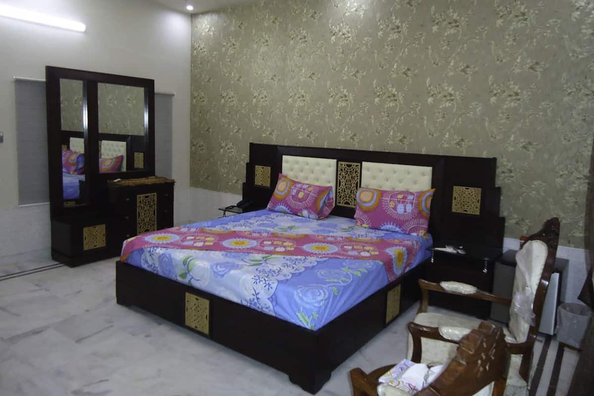 In-room safe, soundproofing, free WiFi