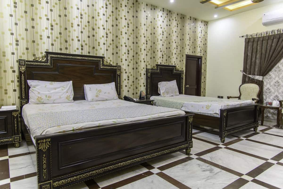 Deluxe Triple Room | In-room safe, soundproofing, free WiFi
