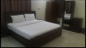 Minibar, in-room safe, desk, soundproofing - Executive Galaxy Guest House (Islamabad)