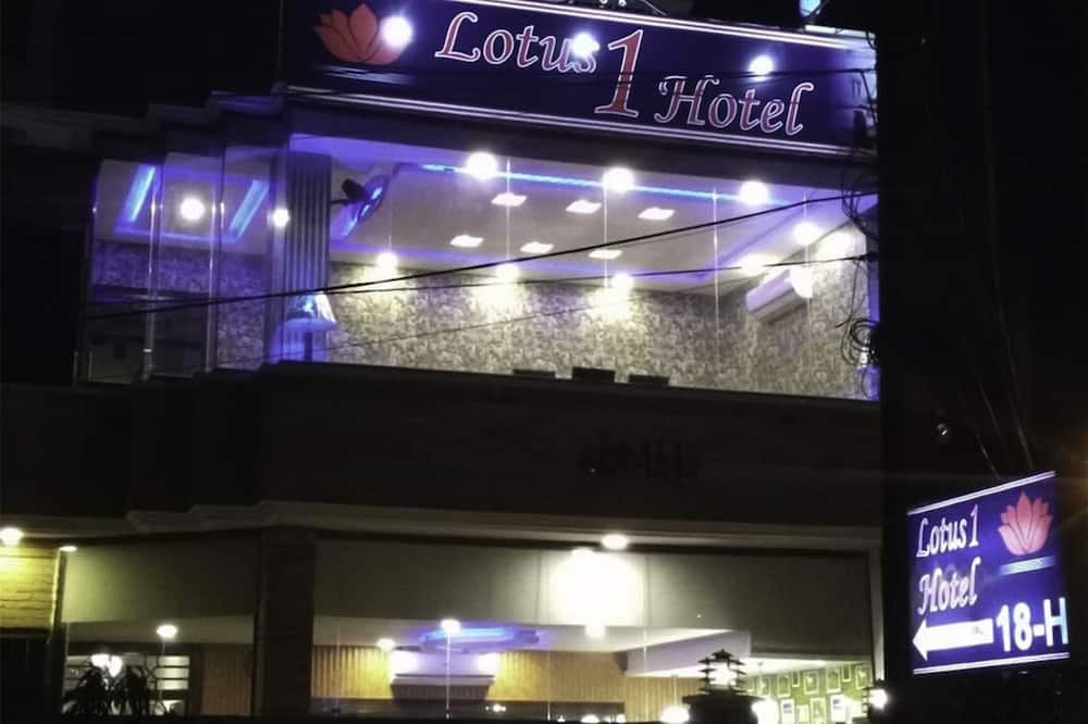 Lotus 1 Hotel