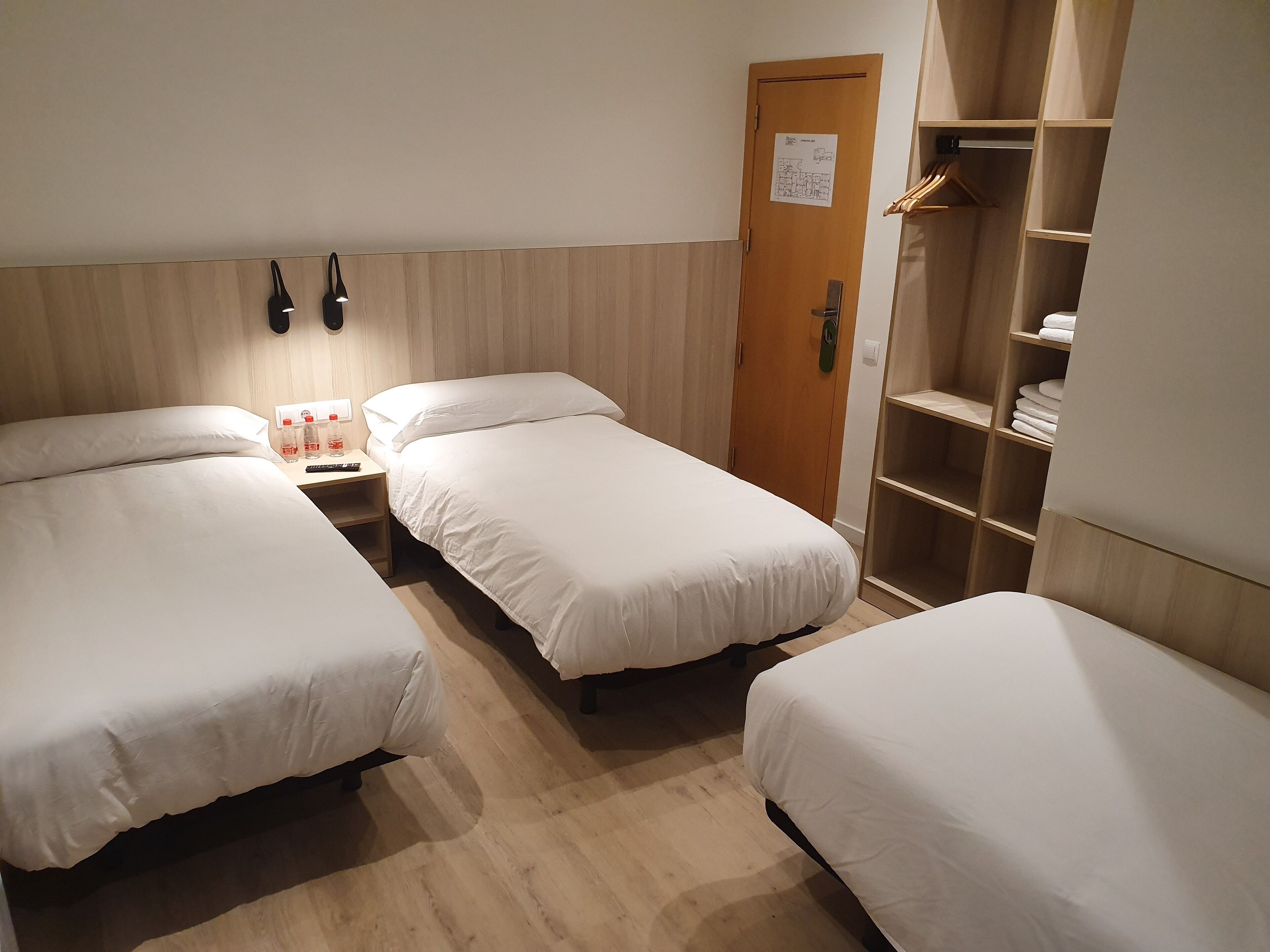 Foto - Hostal BESTPRICE Barcelona Stadium