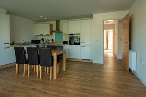 Private kitchen - Roomy Comfortable Apartment (Edinburgh)