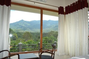 Chambre Double Royale, plusieurs lits, non-fumeur, vue montagne