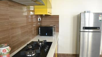 Fridge, microwave