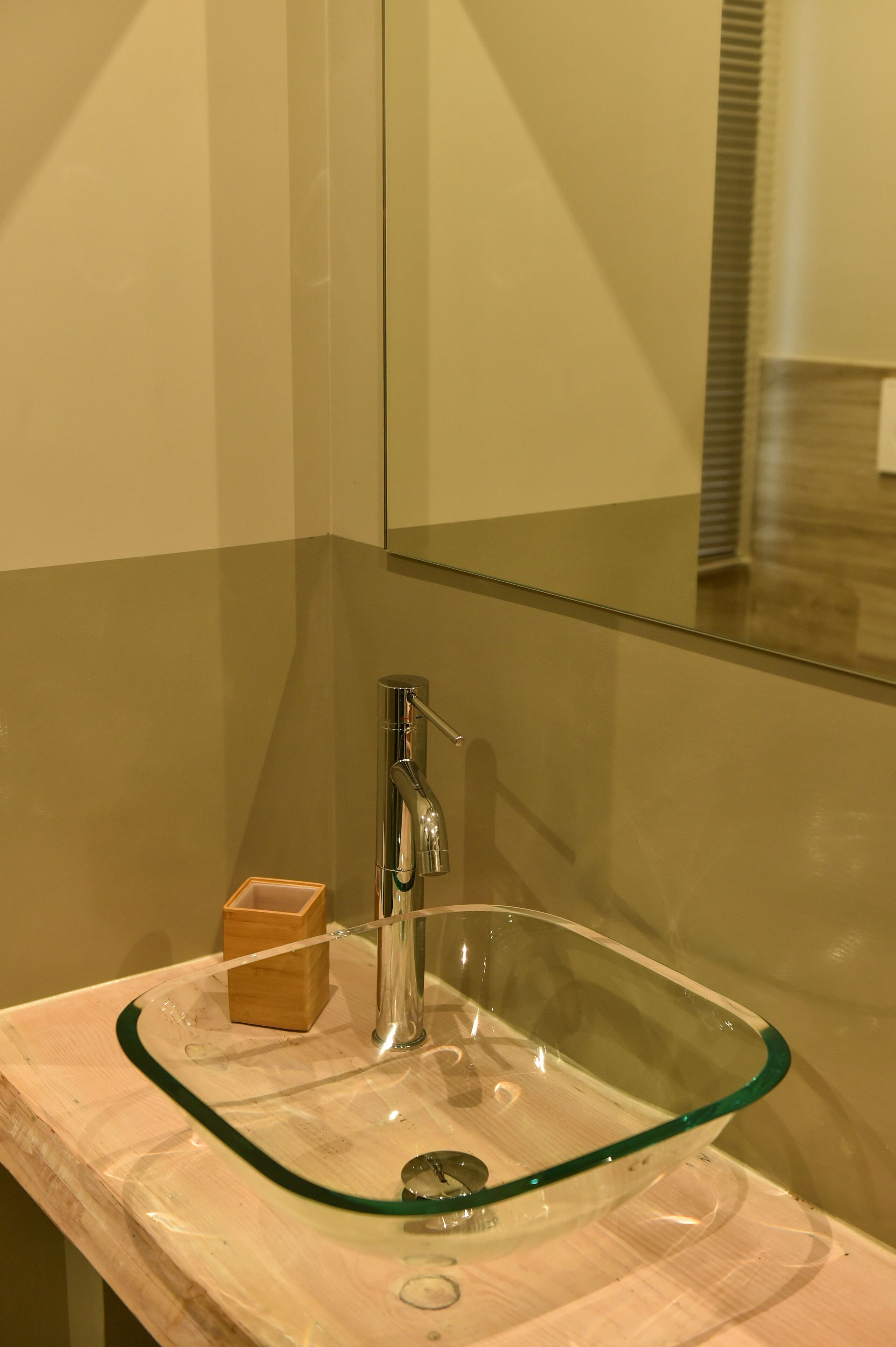 economy room, 1 large single bed | bathroom | shower, rainfall showerhead, free toiletries, hair dryer