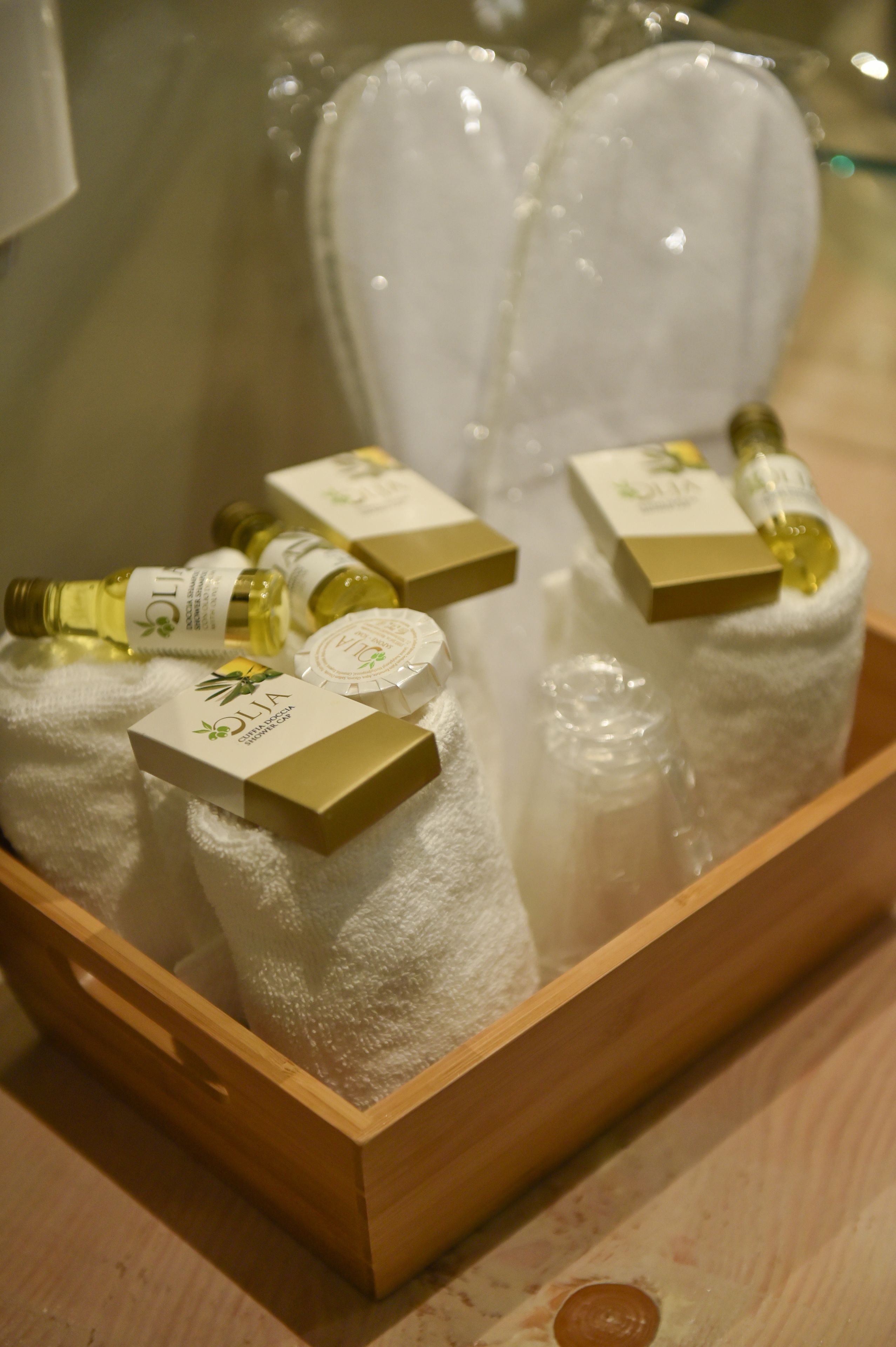 shower, rainfall showerhead, free toiletries, hair dryer