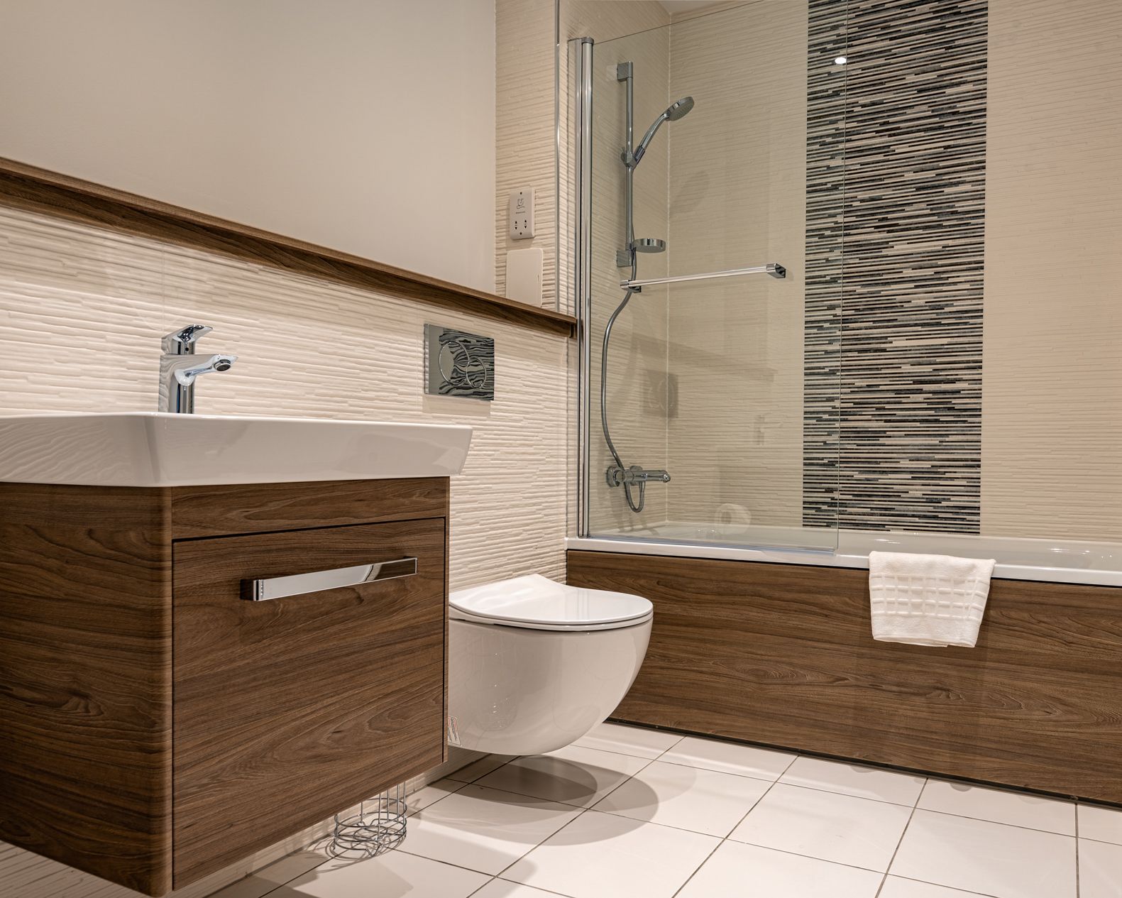 Departamento de lujo, varias camas, para no fumadores | Baño | Amenidades de baño gratuitas, secadora de cabello, toallas 