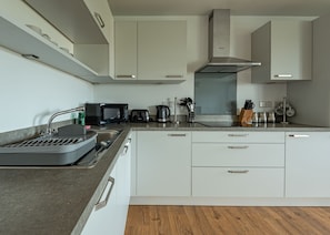 Apartment, Non Smoking | Private kitchen | Fridge, microwave, oven, stovetop