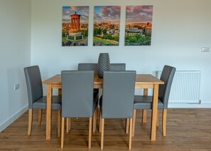 In-room dining - Stylish Modern Apartment (Edinburgh)