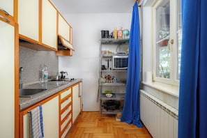 Fridge, microwave, stovetop, coffee/tea maker