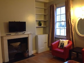 Double or Twin Room, 2 Twin Beds, Accessible, Non Smoking | Living room - Heathrow Hostel Ltd (London)