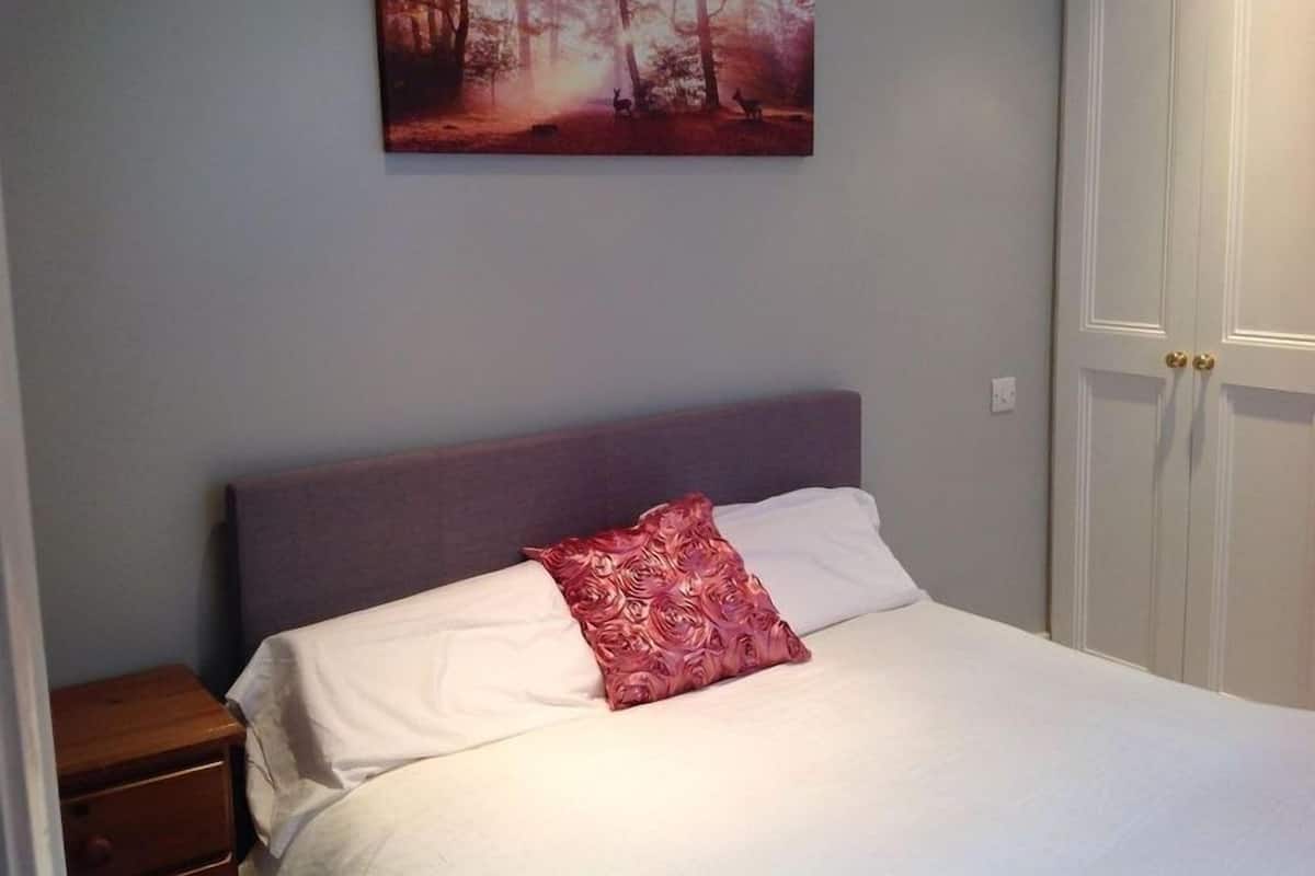 8 bedrooms, in-room safe, iron/ironing board, free WiFi