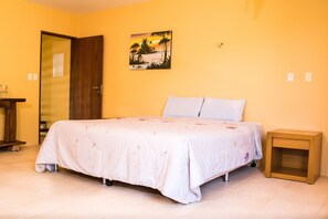 6 quartos, escrivaninha, ferros/tábuas de passar roupa