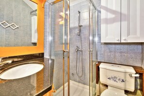 Shower, towels