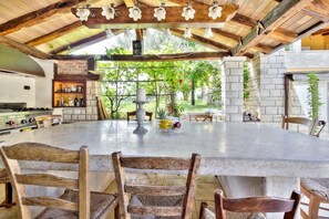 Outdoor dining - A one bedroom semibasement apartment - Lana 2 (Petrovija)
