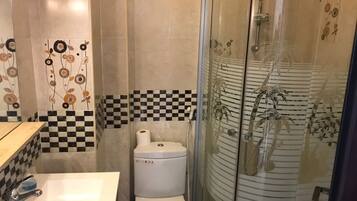 Apartment, 2 Bedrooms | Bathroom | Shower, hair dryer