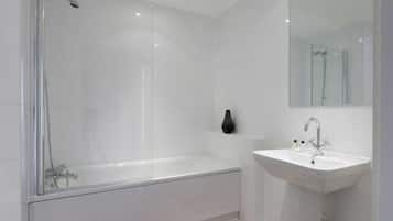 Apartment, 1 Bedroom, Non Smoking | Bathroom