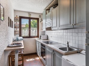 Kühlschrank, Mikrowelle, Ofen, Geschirrspüler