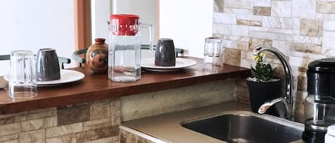 Comfort Apartment, 1 Queen Bed, Non Smoking | Private kitchenette | Fridge, microwave, oven, stovetop