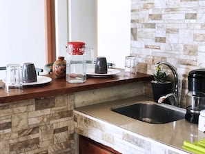 Comfort Apartment, 1 Queen Bed, Non Smoking | Private kitchenette