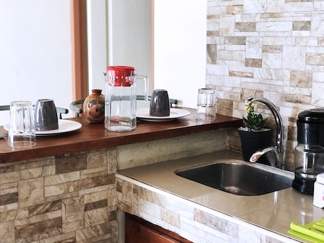 舒适公寓, 1 张大床, 无烟房 | 私人简易厨房 | 冰箱、微波炉、烤箱、炉灶