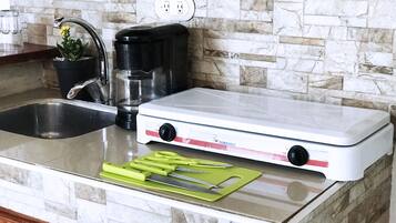 Apartment, 2 Queen Beds, Non Smoking | Private kitchenette | Fridge, microwave, oven, stovetop