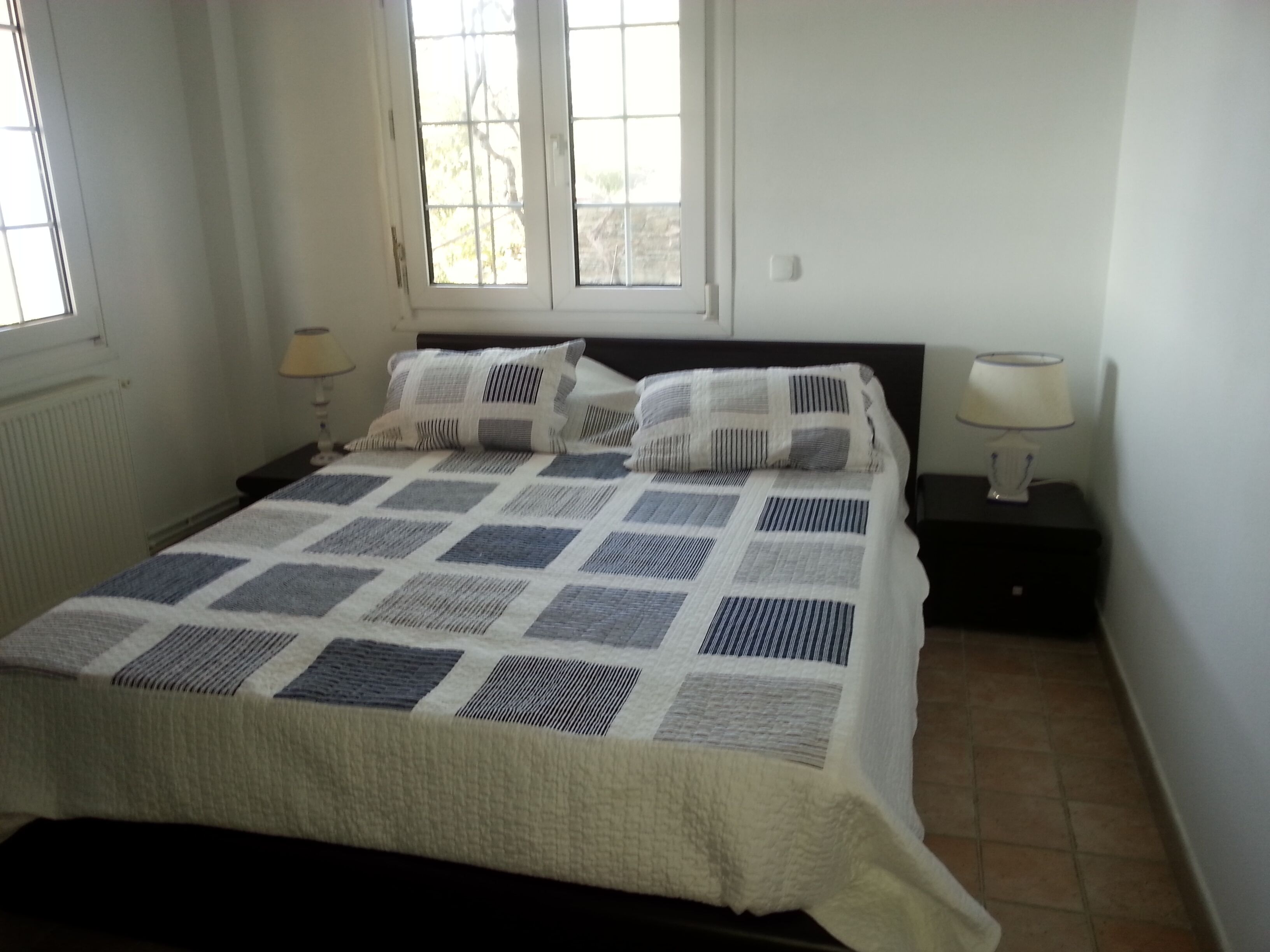 2 quartos, ferros/tábuas de passar roupa, Wi-Fi de cortesia