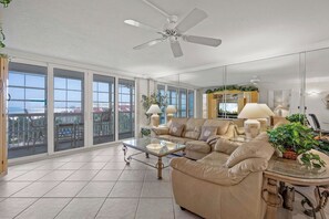 TV - Crystal Sands Tower Unit 509 - Beachfront (SARASOTA)