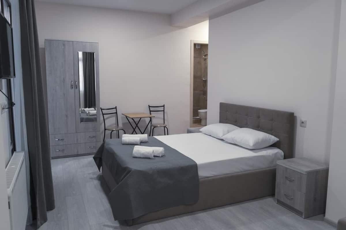 Basic Triple Room | Premium bedding, desk, soundproofing, WiFi (free)
