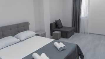 Basic Triple Room | Premium bedding, desk, soundproofing, free WiFi