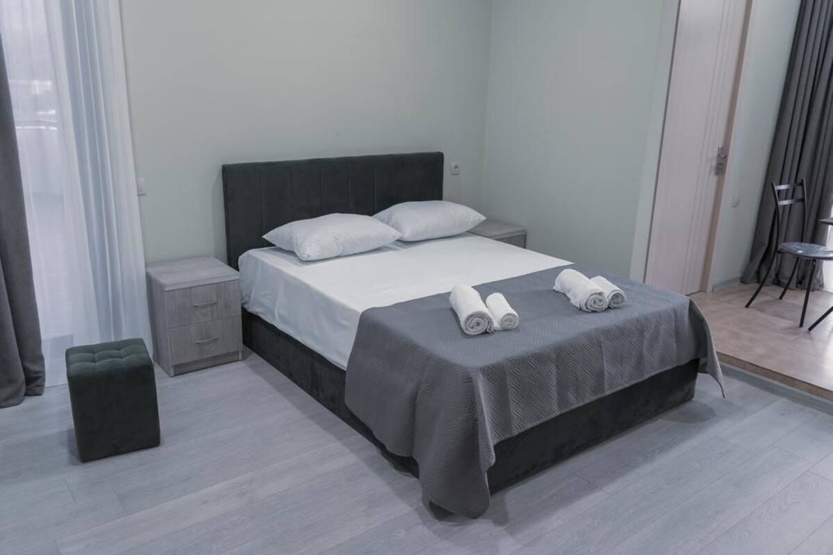 Habitación doble de lujo, Terraza | Ropa de cama de alta calidad, escritorio, insonorización y wifi gratis