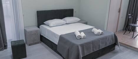 Luxury Double Room, Terrace | Premium bedding, desk, soundproofing, free WiFi