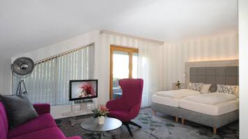 Escritorio, wifi gratis y ropa de cama