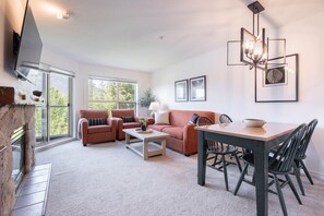 Televisión y chimenea 