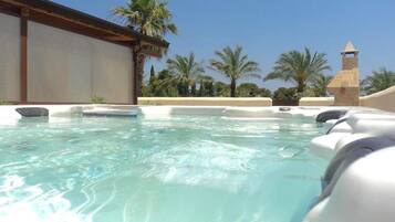 Deluxe Suite, Bathtub | Exterior