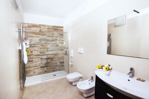 Junior Suite, Patio | Bathroom | Shower, rainfall showerhead, free toiletries, hair dryer - Green Paradise Alimini Resort (Otranto)