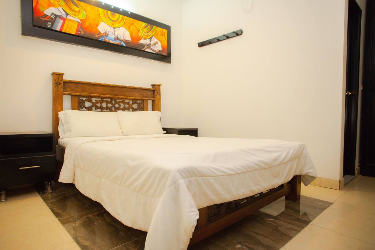 Executive Double Room, 1 Queen Bed | Iron/ironing board (on request), WiFi (free), individually furnished