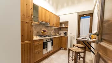 Family House, 2 Bedrooms, Terrace | Private kitchen | Fridge, oven, stovetop, espresso maker
