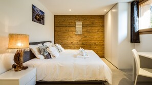 Room - Chalet Everest - Lovely brand new 4 bedroom chalet from a walk into town (Chamonix-Mont-Blanc)