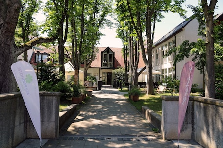 Property entrance. Kolping Hotel Schweinfurt