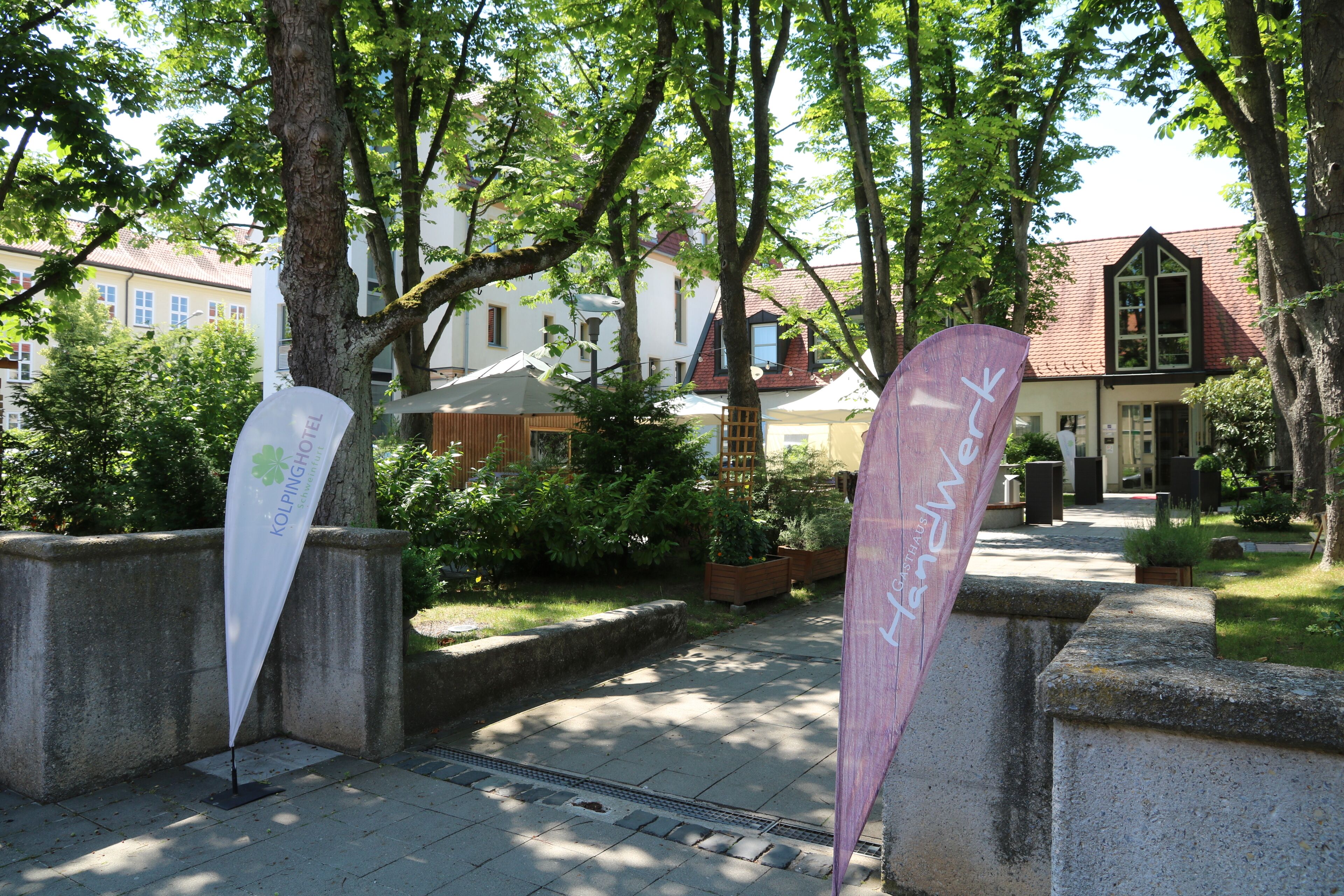 free daily full breakfast