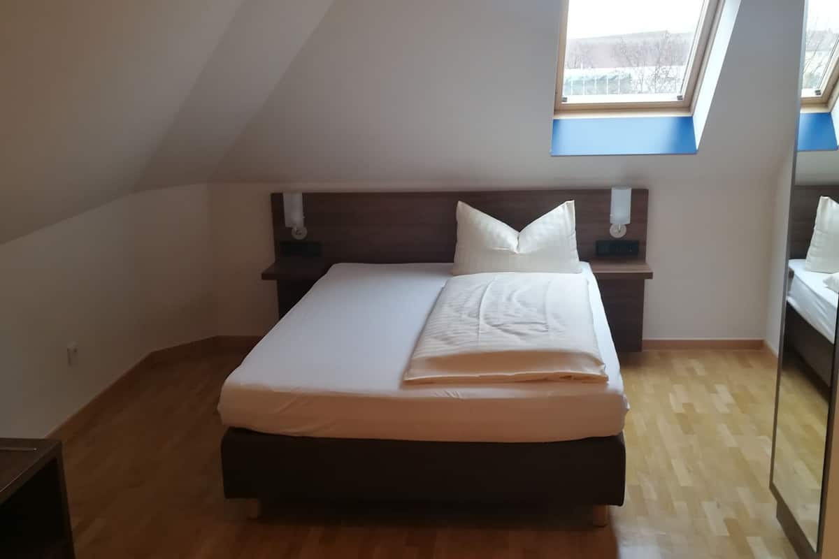 economy single room | 1 bedroom, individually decorated, individually furnished, desk